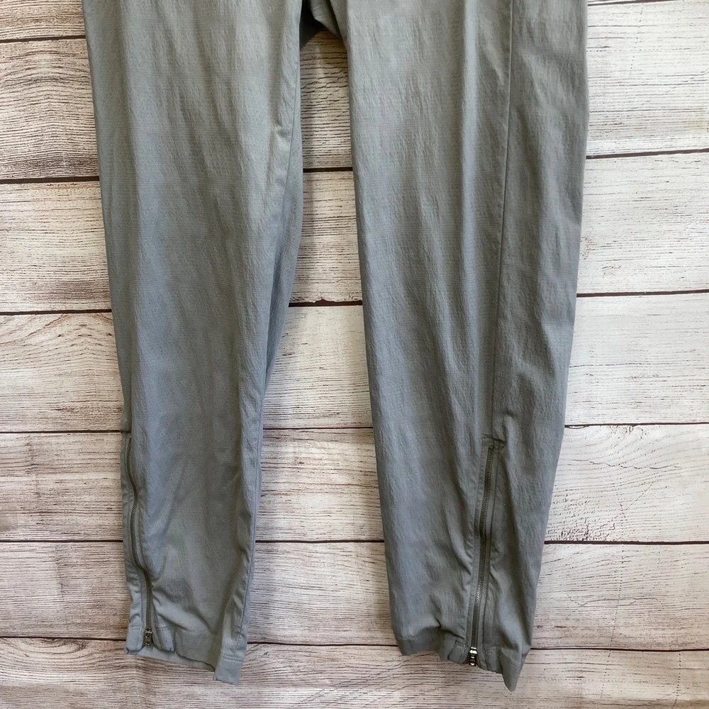 ATHLETA MOD TREKKIE‎ CROPPED PANTS IN GRAY